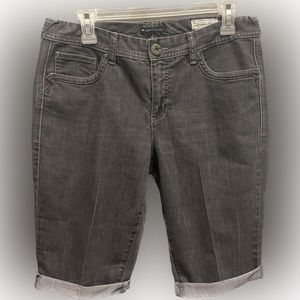 TOMMY HILFIGER Black Denim Bermuda Cutoffs • Size 12